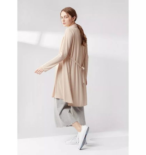 服装界的显瘦之王 薄款长开衫的穿搭艺术